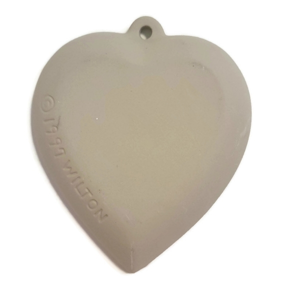 Wilton vintage 1997 heart clay cookie candy mold. Love Valentines wedding - Picture 2 of 4